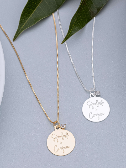 Colar Seja Forte e Corajosa Medalha Ponto de Luz Banhado a Ouro 18k ou Ródio