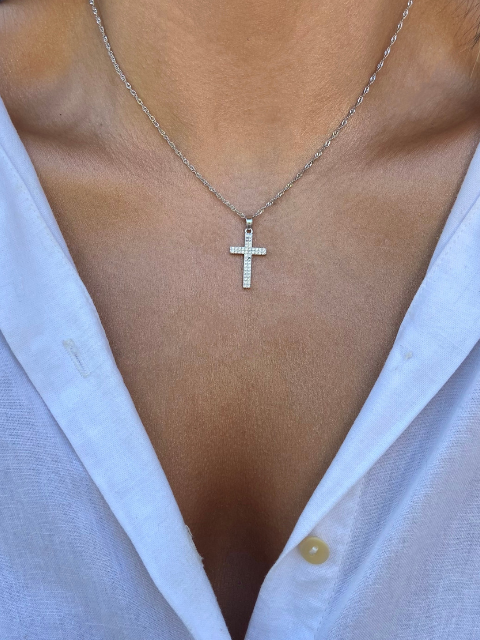 Colar Cruz Cravejada Delicada