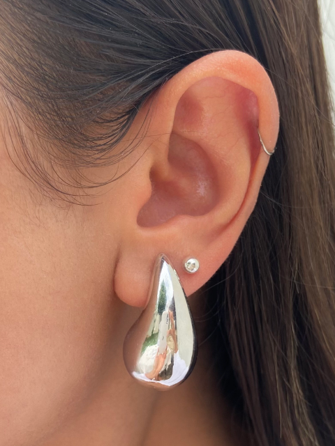 Brinco Gota D'água Liso Médio