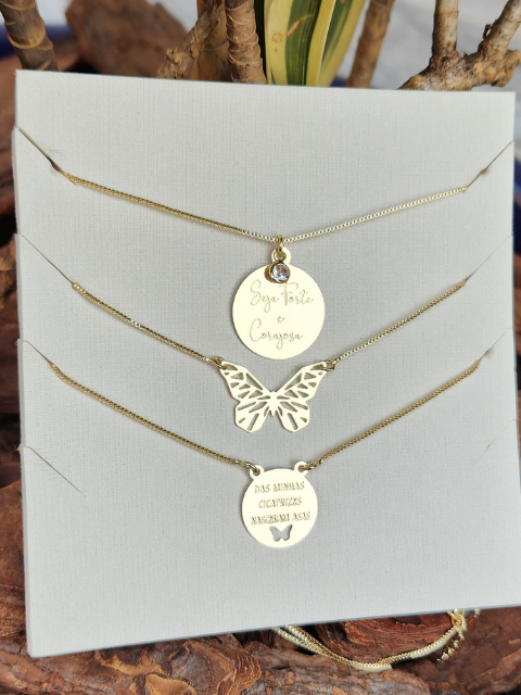 Kit Escapulário Minhas Cicatrizes Nasceram Asas Colar Seja Forte Corajosa