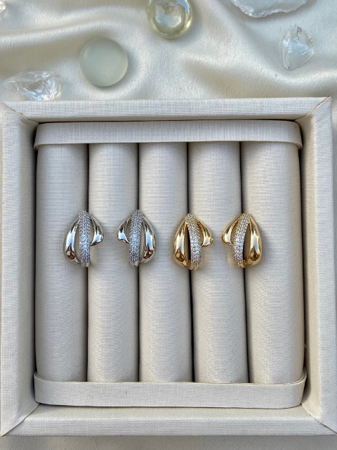 Brinco Ear Hook Fileiras Lisas e Cravejada