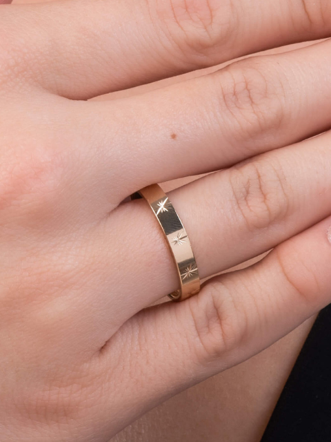 Anel Liso com Detalhes Unissex Ouro 18k