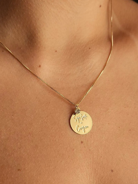 Colar Seja Forte e Corajosa Medalha Ponto de Luz Banhado a Ouro 18k ou Ródio