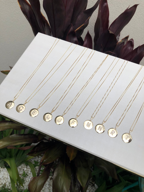 Colar Letra Medalha Ouro 18k