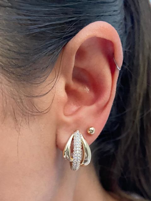 Brinco Ear Hook Fileiras Lisas e Cravejada