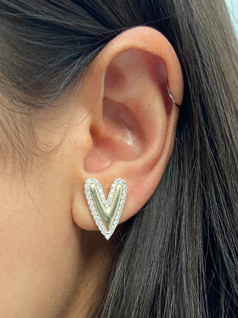 Brinco Coração Borda Cravejada