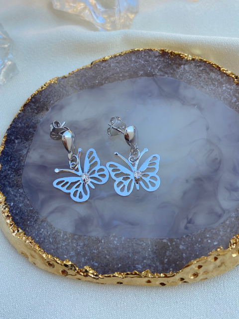 Brinco Borboleta Vazada com Ponto de Luz