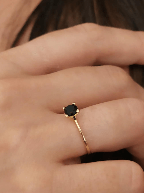 Anel Solitário Delicado Zircônia Ônix