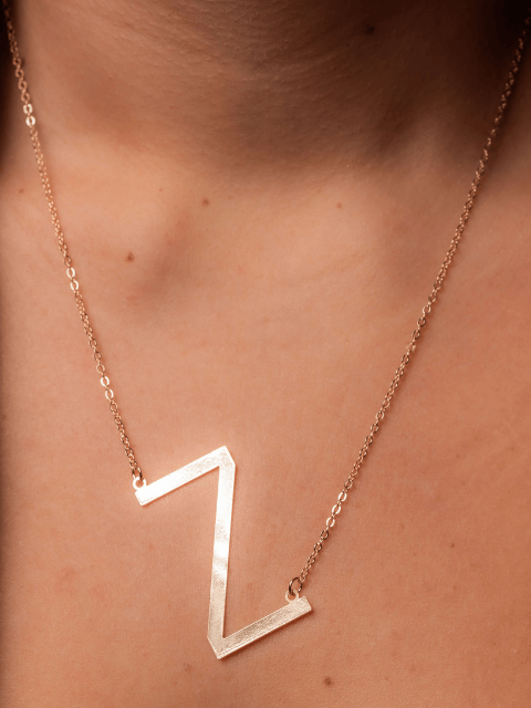 Colar Letra Liso Banhado a Ouro 18k