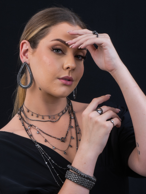 Brinco Gota Grande Detalhada Cores Variadas