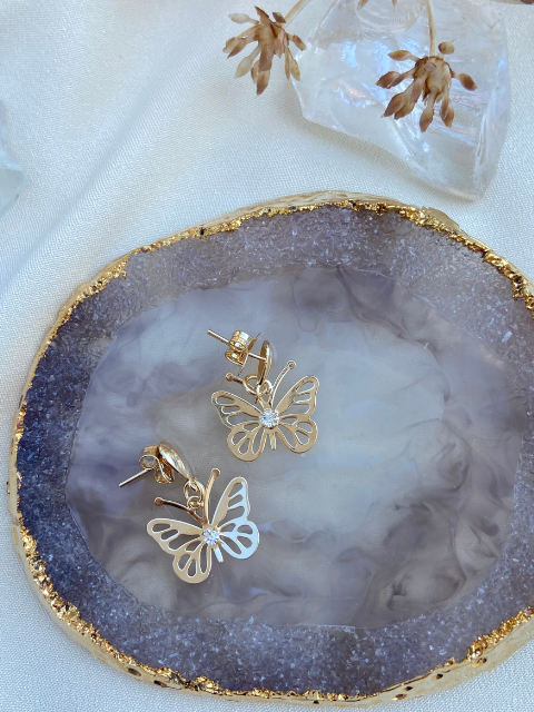 Brinco Borboleta Vazada com Ponto de Luz