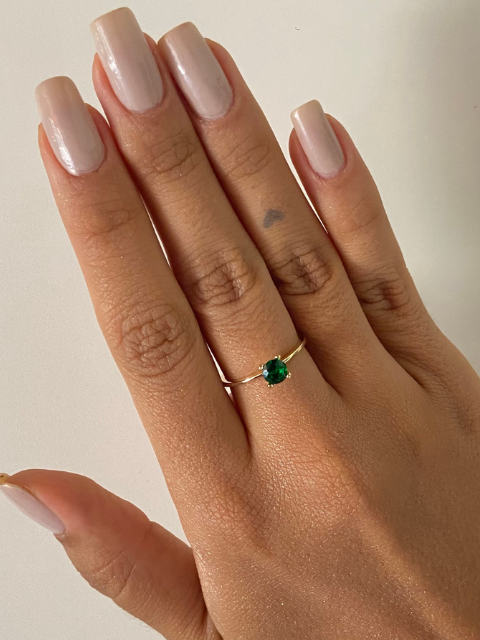 Anel Solitário Delicado Zircônia Esmeralda