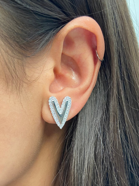 Brinco Coração Borda Cravejada